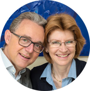 Die Stifter der KiWo-Stiftung lächeln in die Kamera